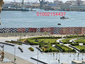 شقة سوبر 3 غرف مطله علي قناة السويس بورسعيد 714